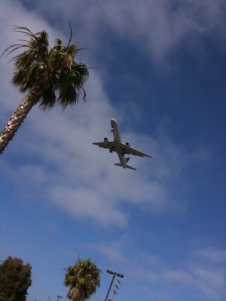 Airplane overhead in approach to LAX